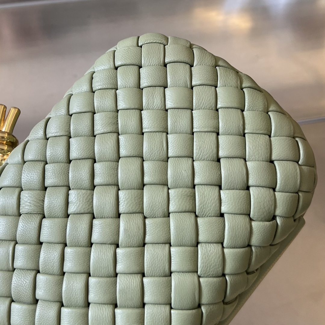 Knot Padded Intreccio Leather Clutch Bean Green